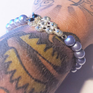 Rhinestone owl bead bracelet / 8mm purple faux pearls / stacking bracelet / bridesmaid gift / owl lover /  fashionable bracelet / arm candy - Thumbnail 2