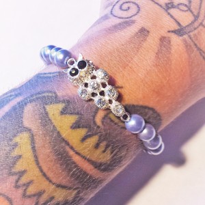 Rhinestone owl bead bracelet / 8mm purple faux pearls / stacking bracelet / bridesmaid gift / owl lover /  fashionable bracelet / arm candy - Thumbnail 3