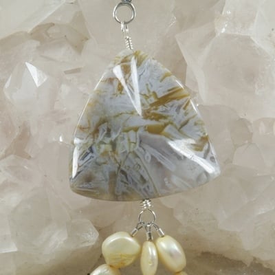 Yellow pearls and gray agate necklace