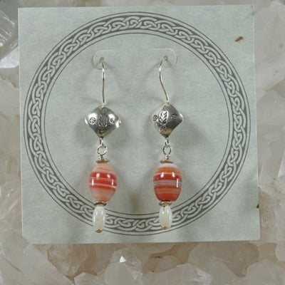 Banded carnelian and opal earrings - Thumbnail 5