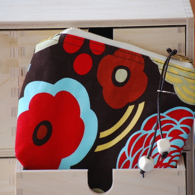 Zip wallet - red flowers