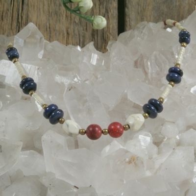 Howlite, dumortierite and red sponge coral necklace - Thumbnail 2