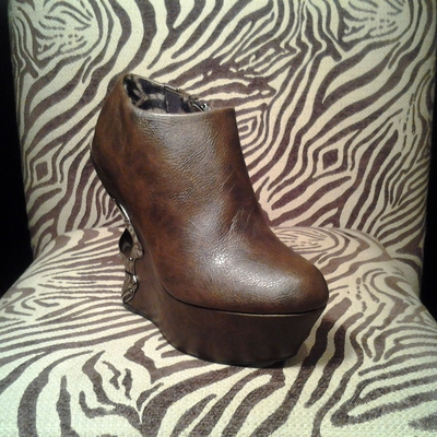 Dressy - brown wedgeless heel