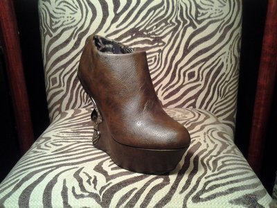 Dressy - brown wedgeless heel