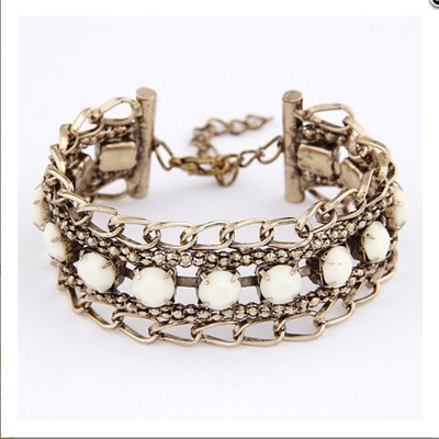 Chain bracelet with white stones