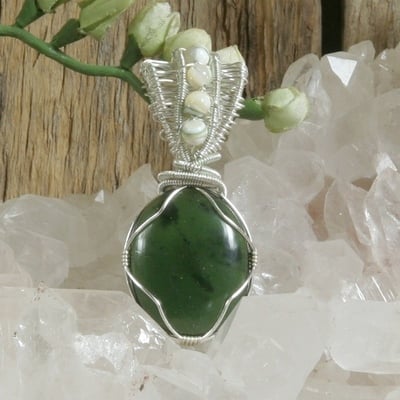 Antigorite with natural mother of pearl pendant