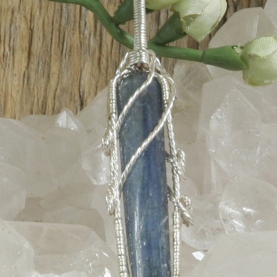 Blue kyanite point pendant - Thumbnail 1