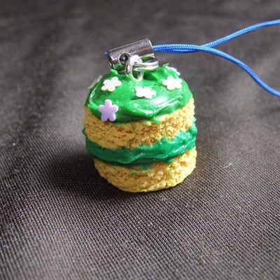 Green flower circle cake