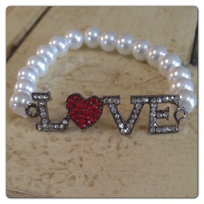 LOVE Heart bead bracelet 
