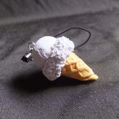 Vanilla ice cream scoops