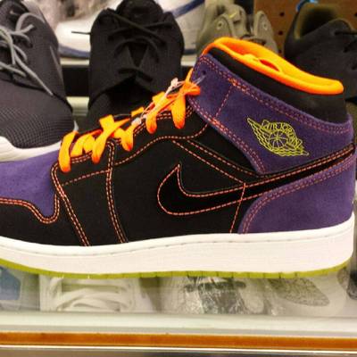 Big kids jordan retro halloween gs glow in dark