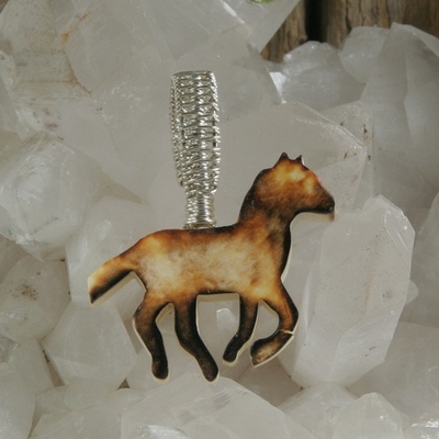 Carved bone horse pendant - Thumbnail 1