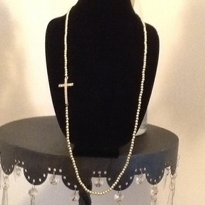 Gold beaded necklace 