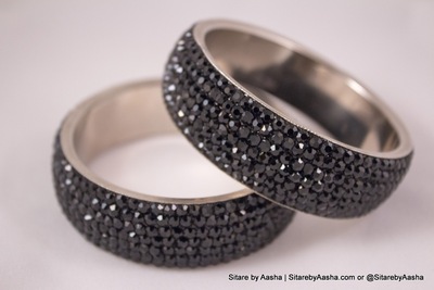 Black Stoned Mast Bangle