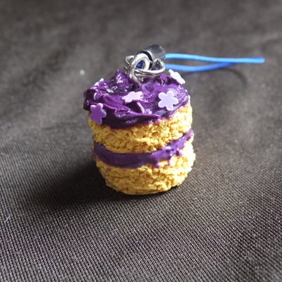 Purple flower circle cake