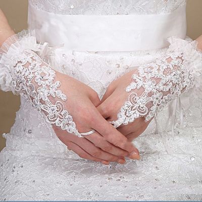 A pair of ivory embrodiery lace sequin wedding bridal short fingerless gloves