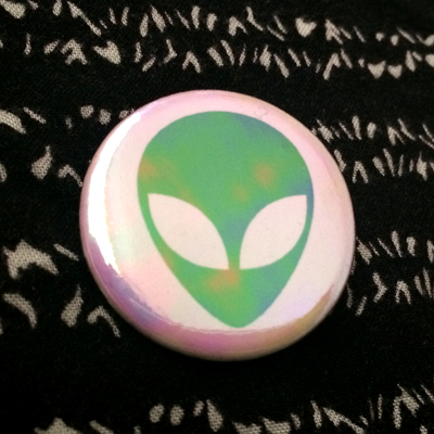 90's alien head pinback button