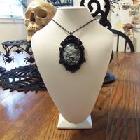 Romantic goth lace cameo necklace - Thumbnail 1