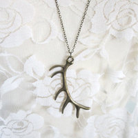 Long antler necklace in brass, Teevin  - Thumbnail 1