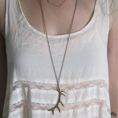 Long antler necklace in brass, teevin 