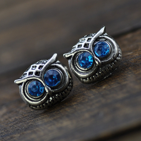 Antique Style OWL SHAPE Pin Earring with Blue Rhinestone