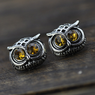Antique style owl shape pin earring with yellow rhinestone