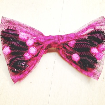 Spice pom pom bow