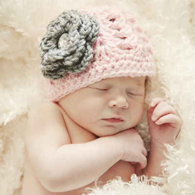 Lace stitch beanie with 5 flowers. 