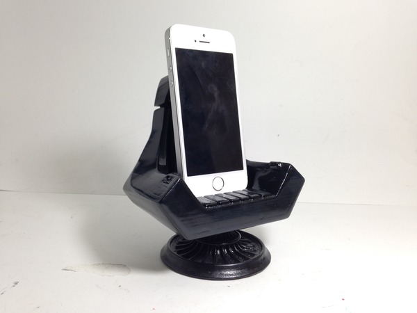 5.5 inches Imperial Throne iPhone dock
