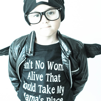 Ain't no woman alive that could take my mama' s place  t-shirt top new monochrome