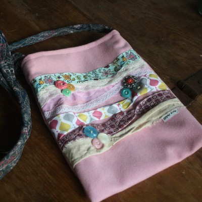 P402 across body pouch
