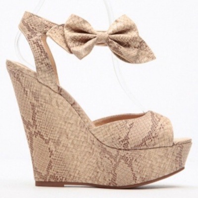 Nude snake print bow wedges