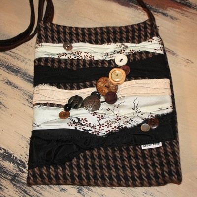 P410 across body pouch