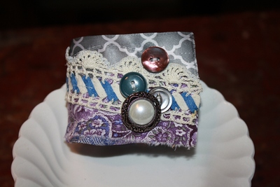 TC105 Kneck Tie Wrist Cuff