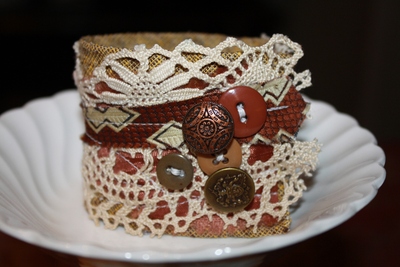 TC108 Kneck Tie Wrist Cuff