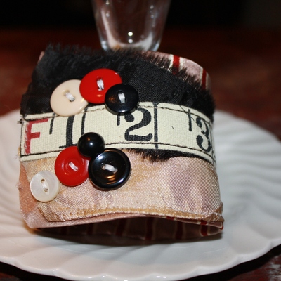 Tc115 kneck tie wrist cuff