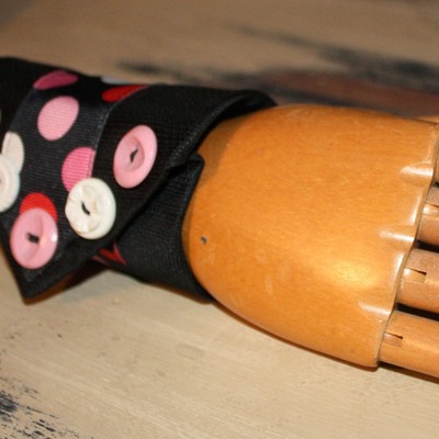 Tc117 kneck tie wrist cuff