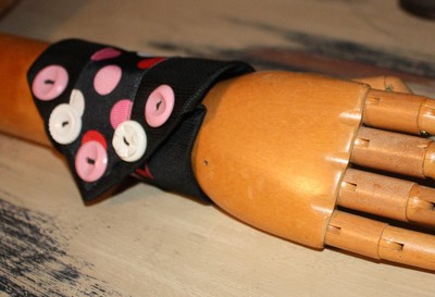 TC117 Kneck Tie Wrist Cuff