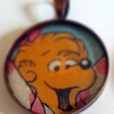 Sister bear bronze pendant