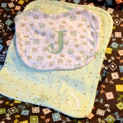Personalized bib and burp cloth set - Thumbnail 3