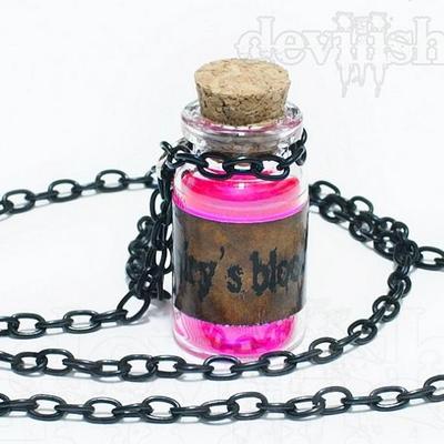 Fairy's blood treasure bottle necklace