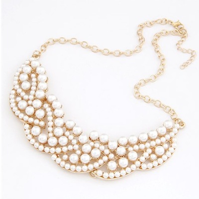 Savvy pearl necklace