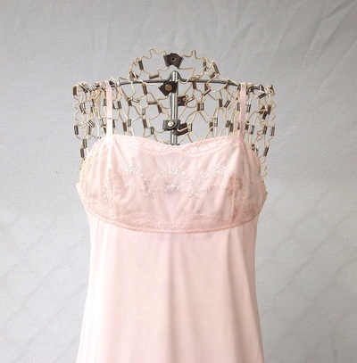 Women's Pink Lace Full Slip, Flower Embroidered Negligee Lingerie, Size Medium 32c