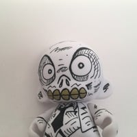 Jon Skully 4" Kidrobot Munny doodle - Thumbnail 3