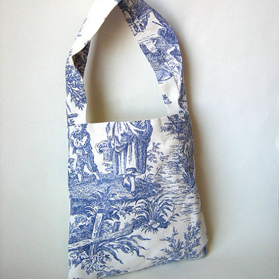Eco happy purse - white and periwinkle toile