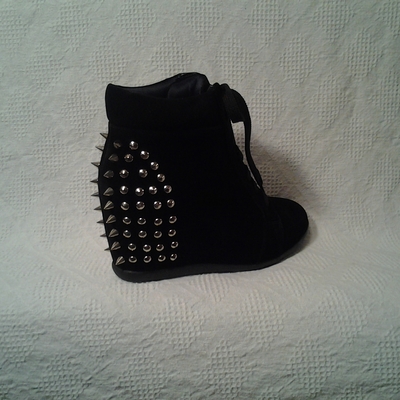 Spiked sneaker heel - black