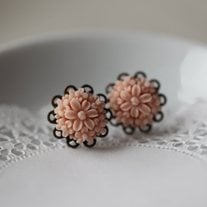 alexia. filigree rose earrings. in soft pink.