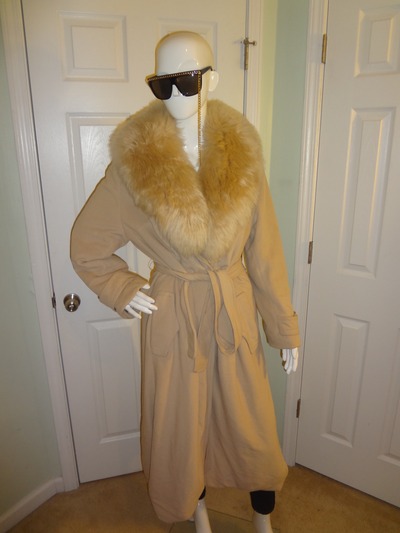 Vintage light tan faux fur collar long coat with belt size 1x