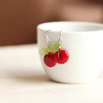 super sweet glass cherry earrings. - Thumbnail 2