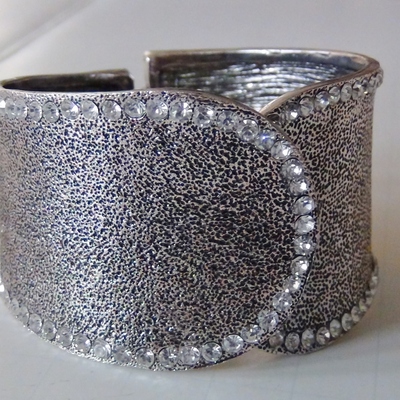 Silver rhinestone hinged bracelet
